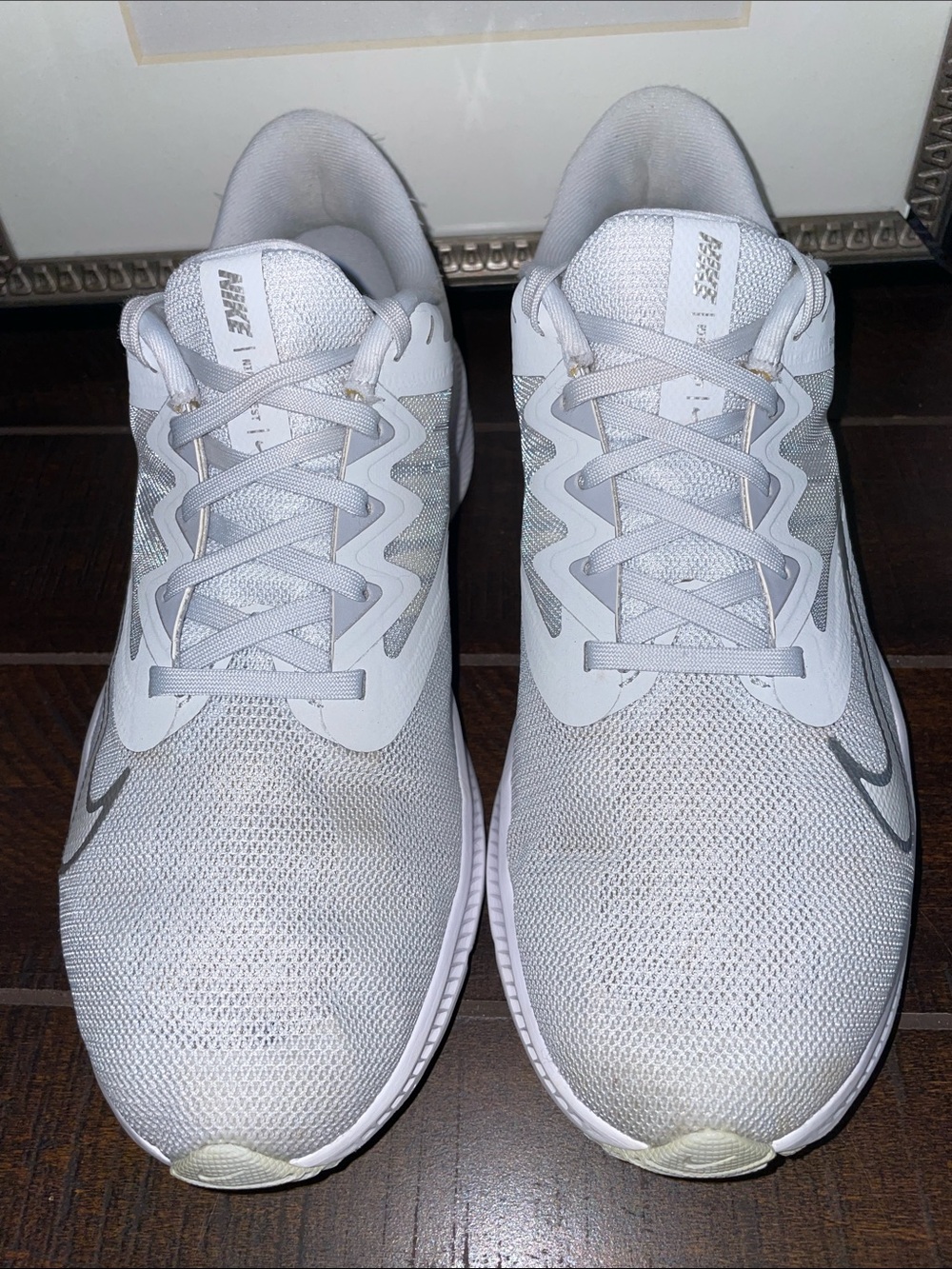 Nike Quest 3 Women’s Running Shoes Sneakers Size 8.5 Platinum / Metallic Silver - Picture 4 of 14